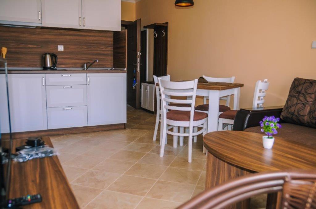 Apartments In Rif 3 Ravda Esterno foto